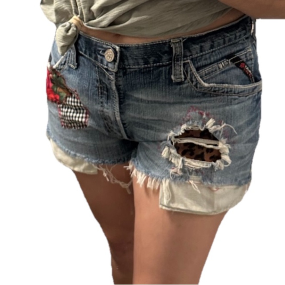 UPCYCLED Ariat BOYFRIENDLow Rise SEXY PATCHED CUTOFF denim Shorts OOAK SZ
35/2"